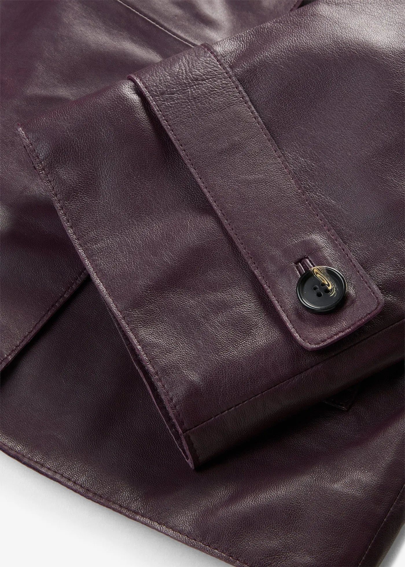 Londra - Chaqueta Caban confeccionada en piel de napa.