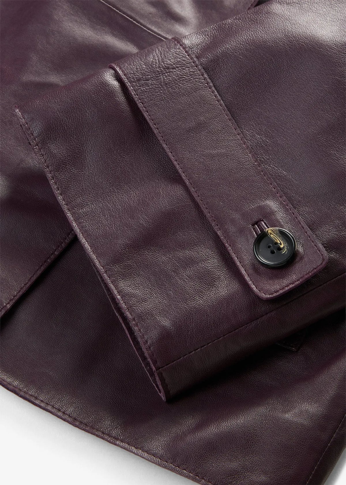 Londra - Chaqueta Caban confeccionada en piel de napa.