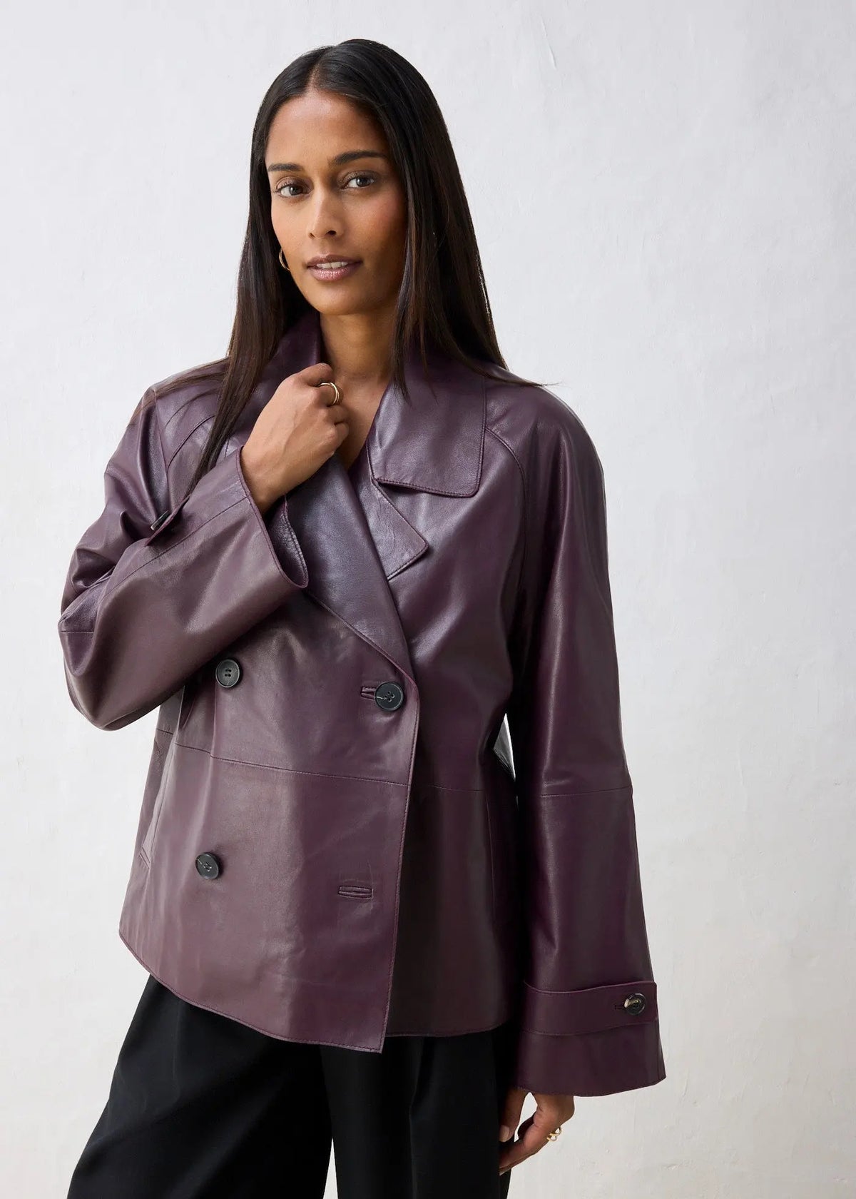 Londra - Chaqueta Caban confeccionada en piel de napa.