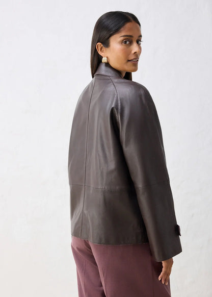 Londra - Chaqueta Caban confeccionada en piel de napa.