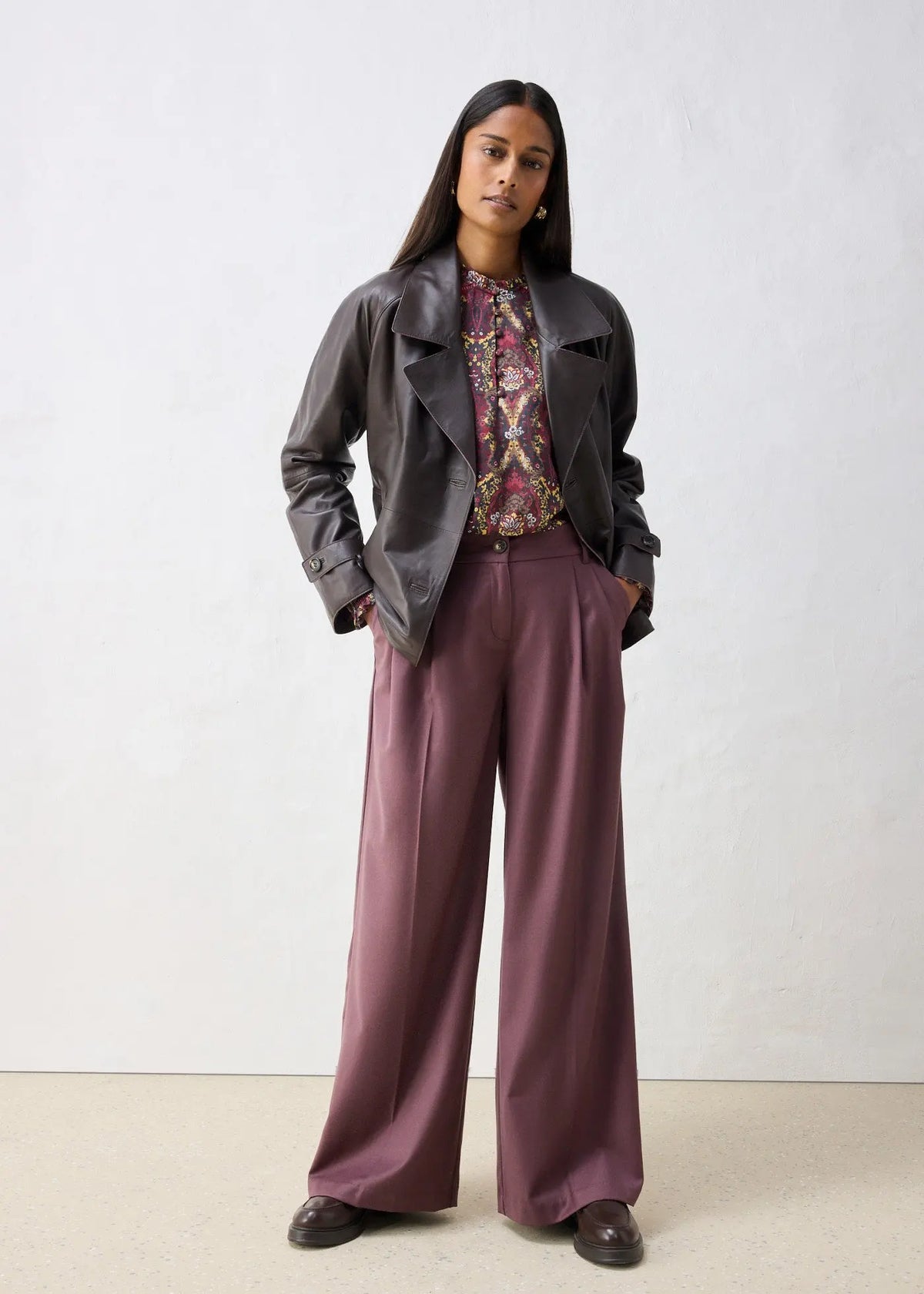 Londra - Chaqueta Caban confeccionada en piel de napa.