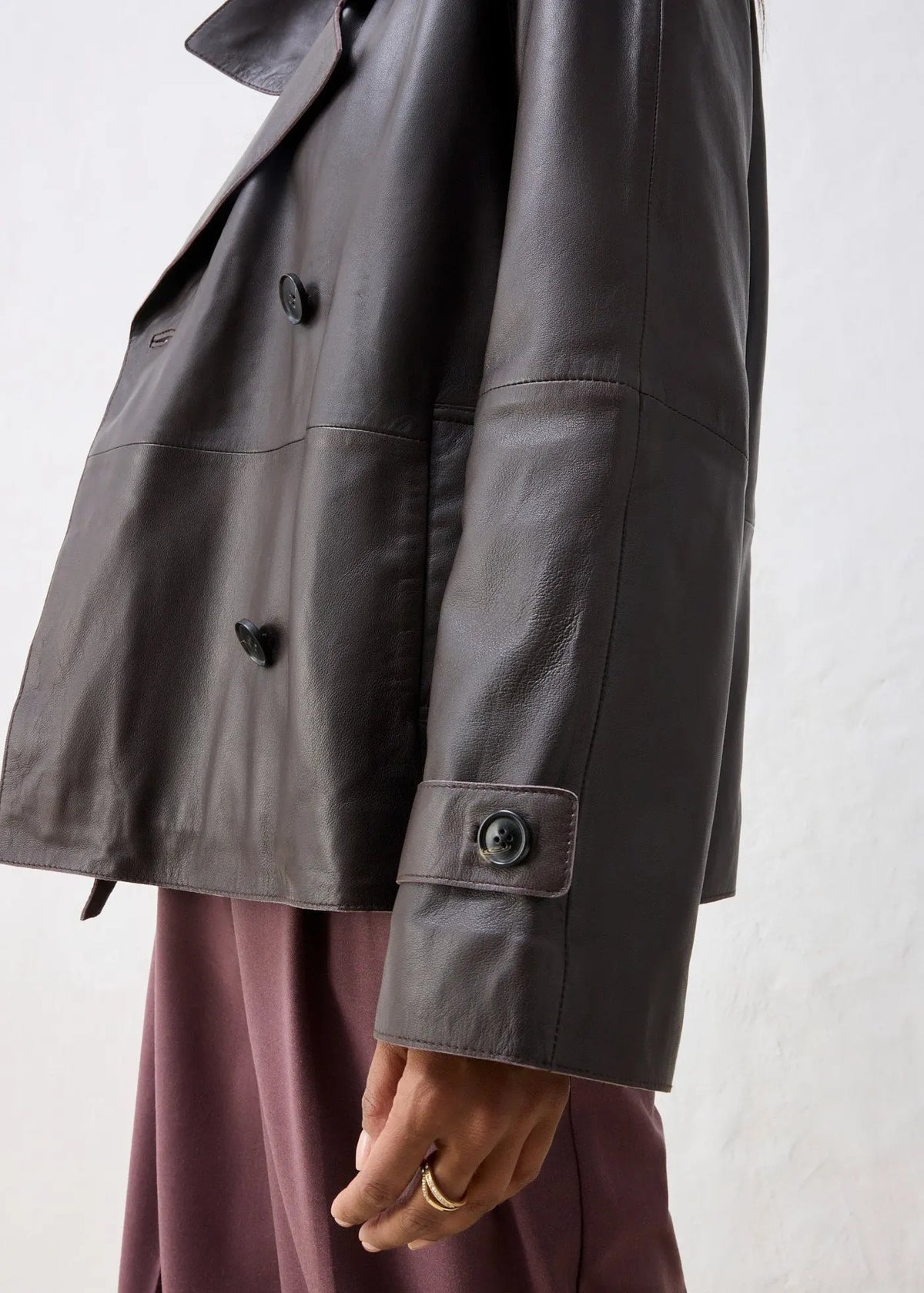 Londra - Chaqueta Caban confeccionada en piel de napa.